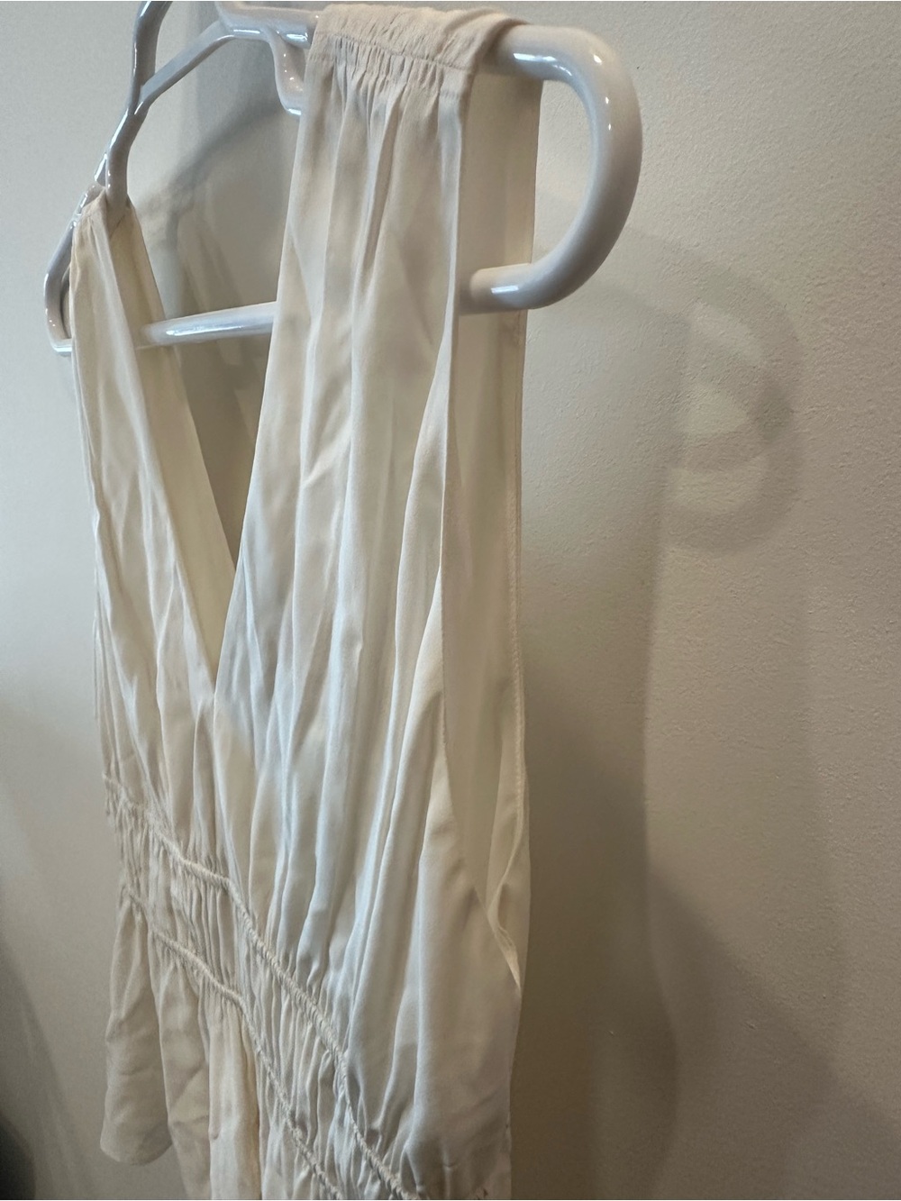 Silk Cream V-Neck Peplum Sleeveless Top Blouse - Banana Republic, Medium, New - Picture 3 of 8